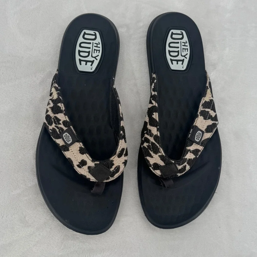 Hey Dude Christi Classic Leopard Flip Flops Womans Size 9 Sandals Black & Tan