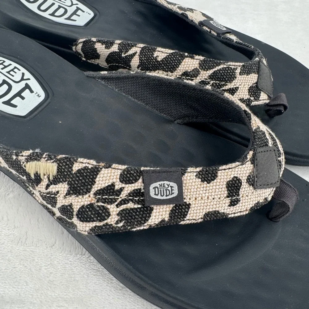 Hey Dude Christi Classic Leopard Flip Flops Womans Size 9 Sandals Black & Tan