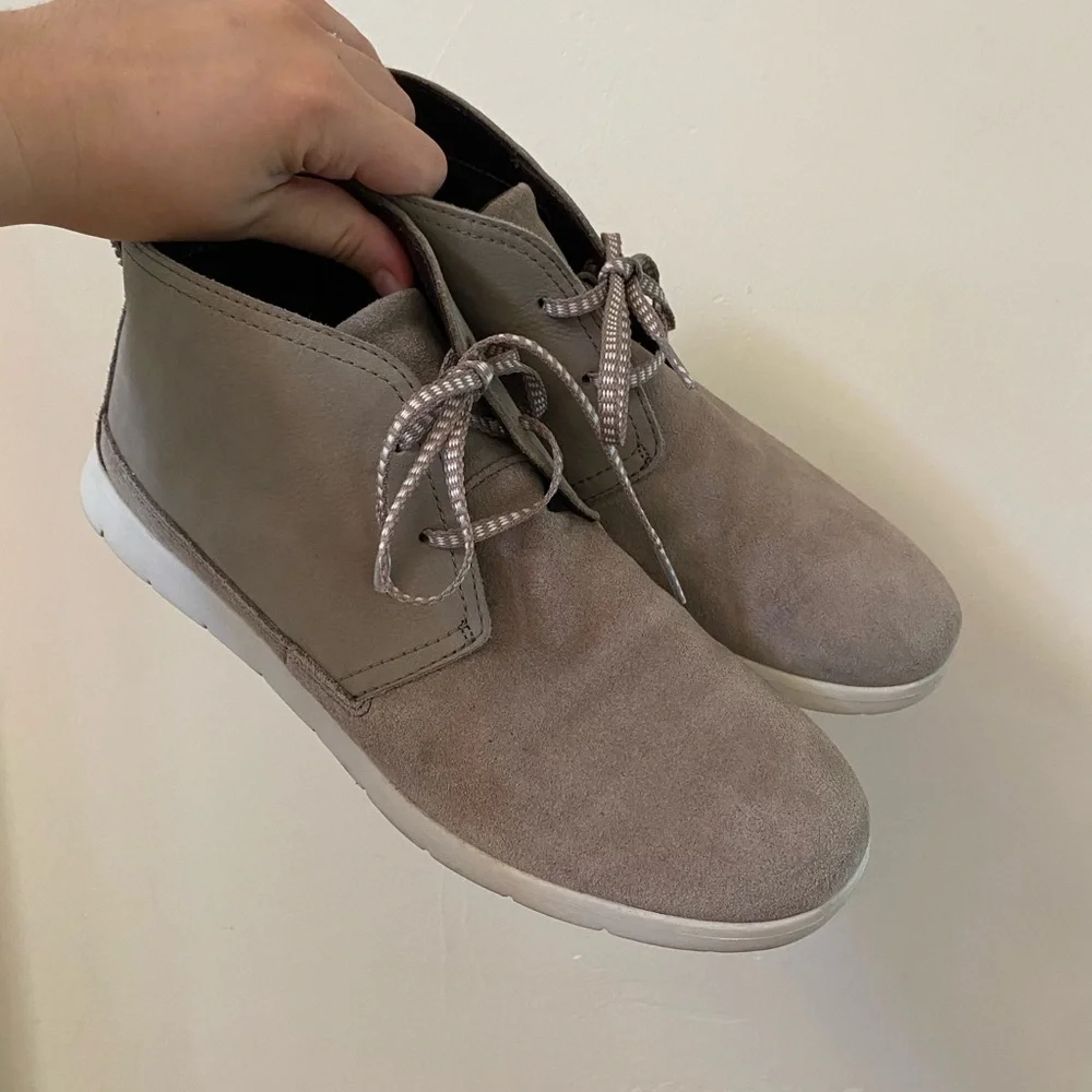 UGG flexible dirt offers