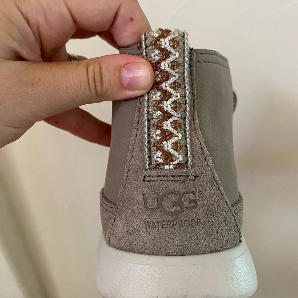 UGG waterproof box classic