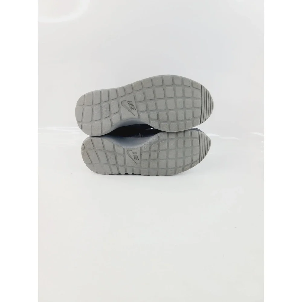 Sorel solid lace