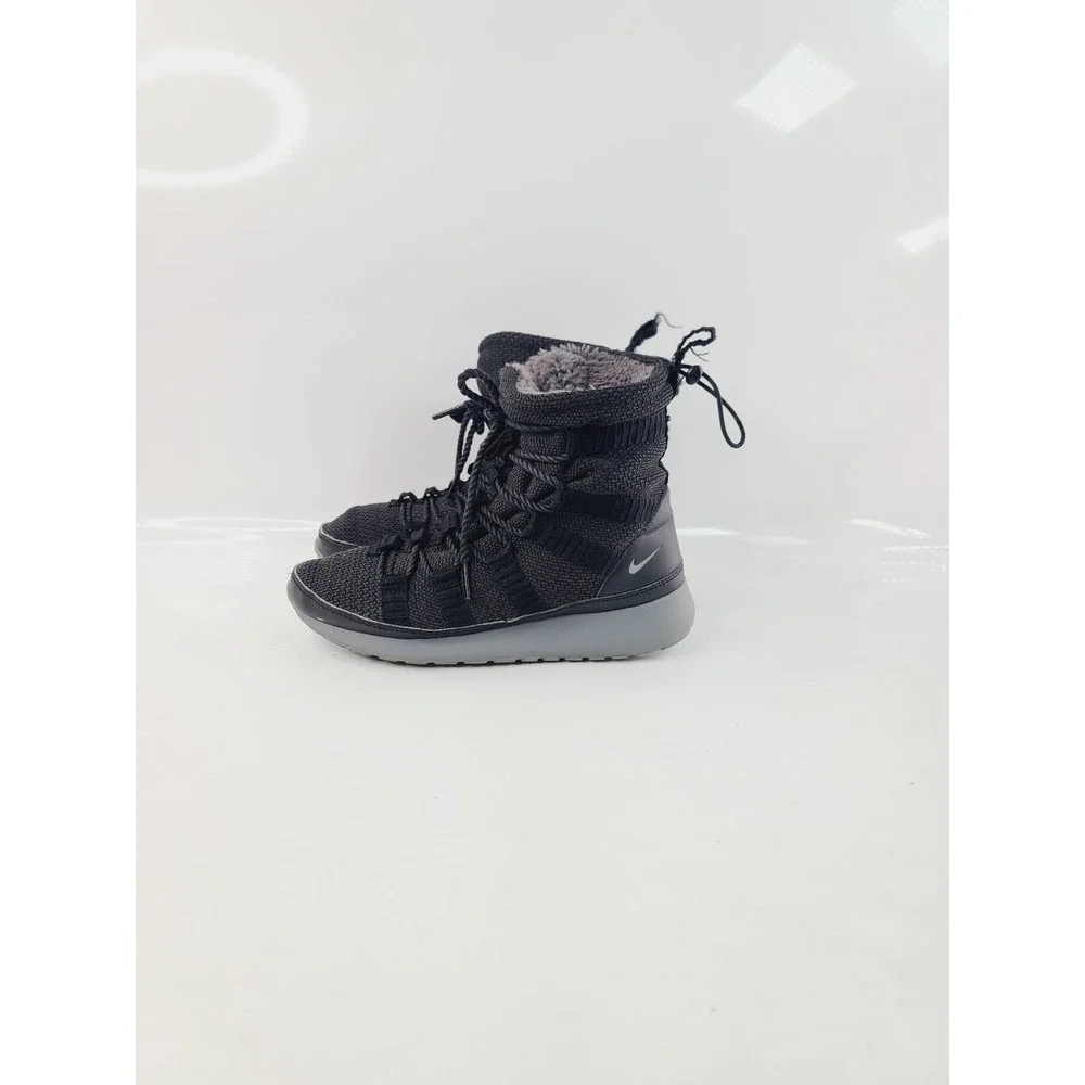 Sorel solid lace