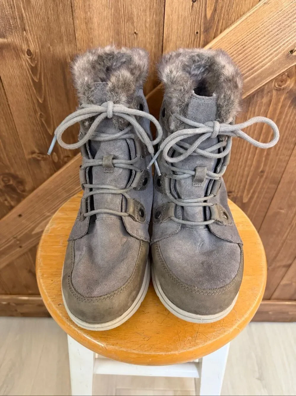 Sorel Women’s Size 8.5 Gray Suede Faux Fur Lace Up Winter Ankle Boots