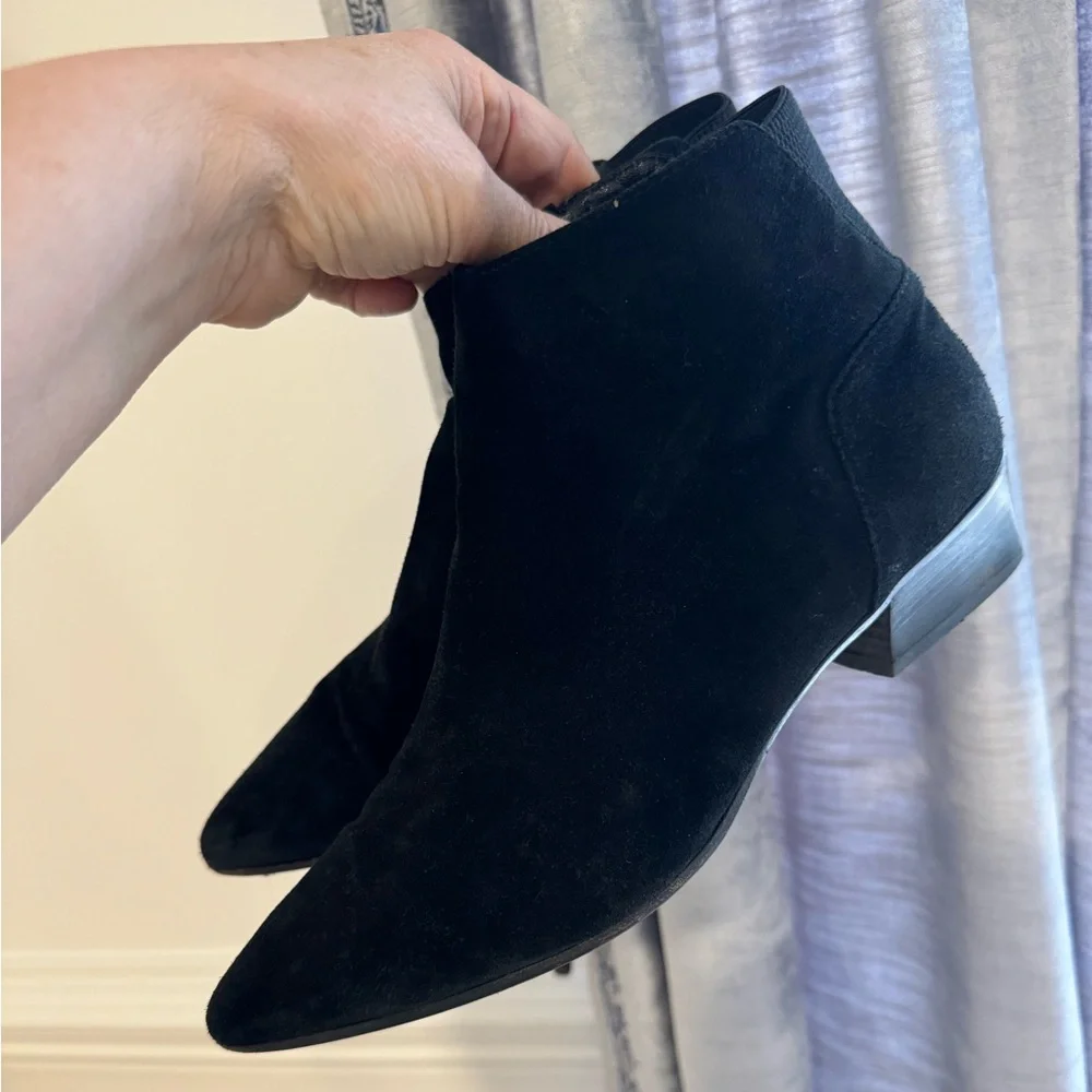 | Women's Size 10.5 Black Suede, Aquatalia Ital-ian made ankle booties.