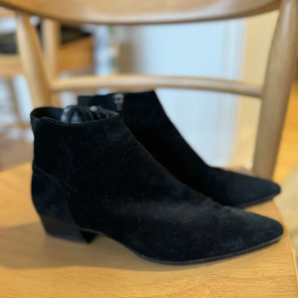 | Women's Size 10.5 Black Suede, Aquatalia Ital-ian made ankle booties.