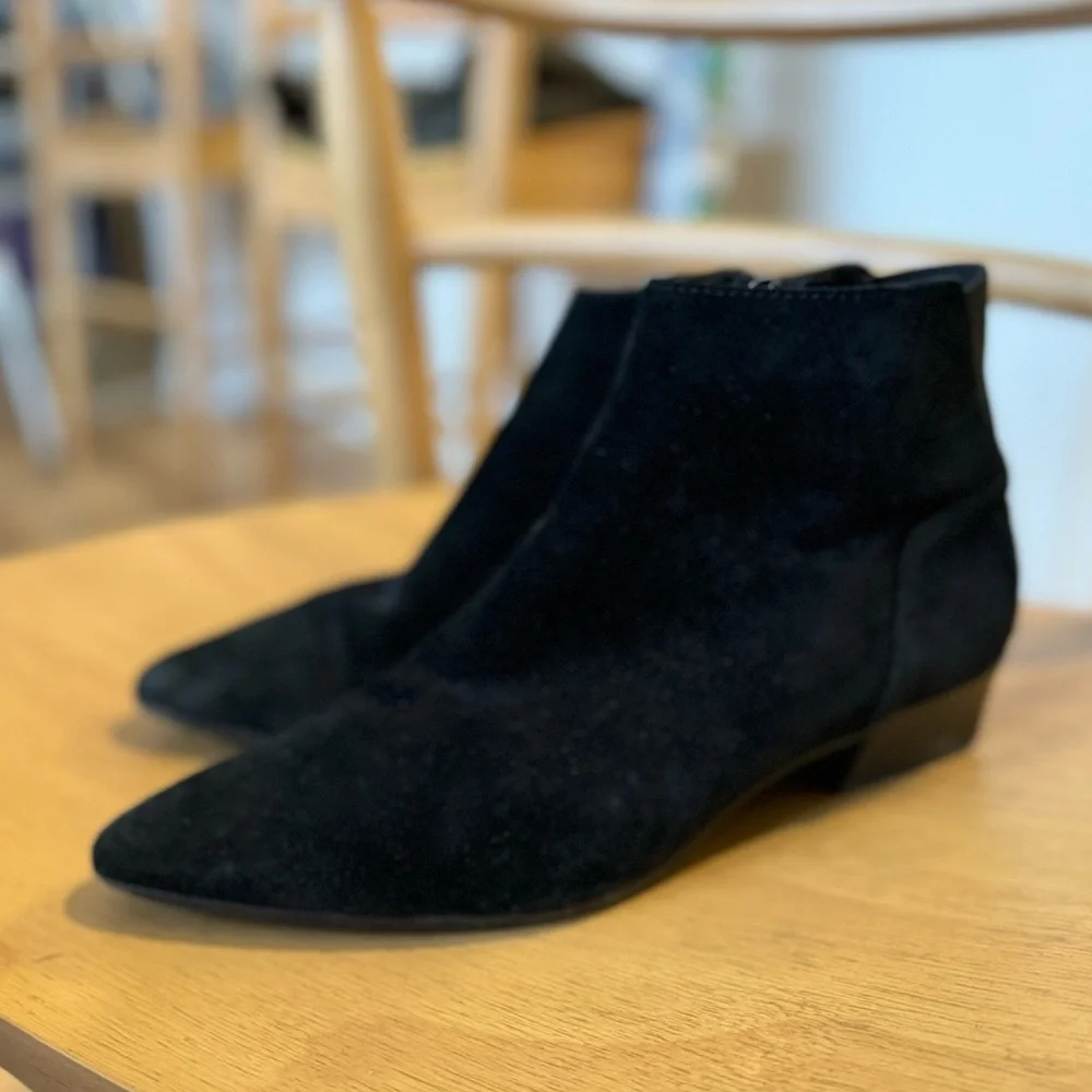 | Women's Size 10.5 Black Suede, Aquatalia Ital-ian made ankle booties.
