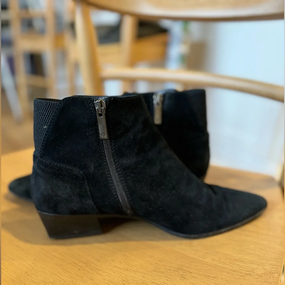 | Women's Size 10.5 Black Suede, Aquatalia Ital-ian made ankle booties.