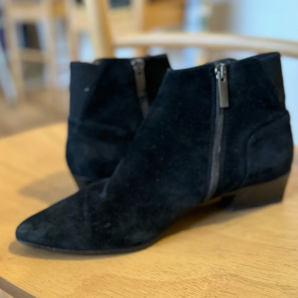 | Women's Size 10.5 Black Suede, Aquatalia Ital-ian made ankle booties.