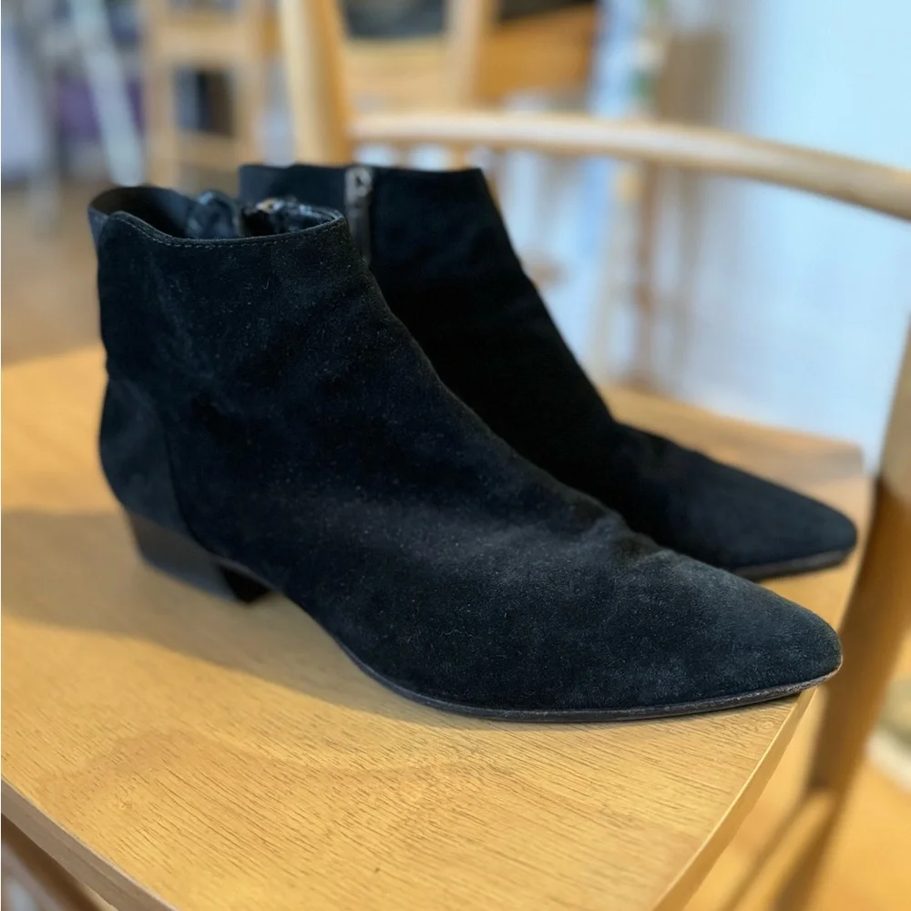 | Women's Size 10.5 Black Suede, Aquatalia Ital-ian made ankle booties.