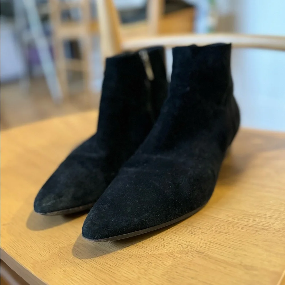 | Women's Size 10.5 Black Suede, Aquatalia Ital-ian made ankle booties.