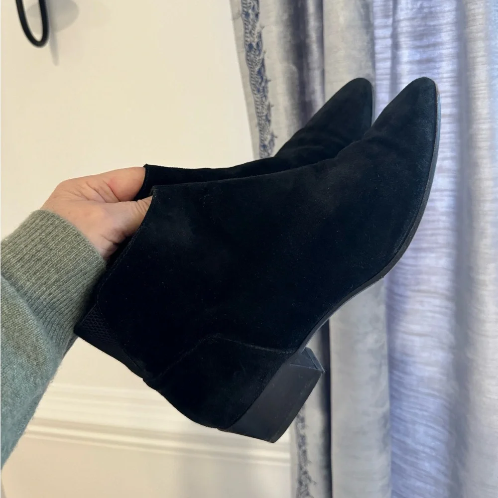 | Women's Size 10.5 Black Suede, Aquatalia Ital-ian made ankle booties.
