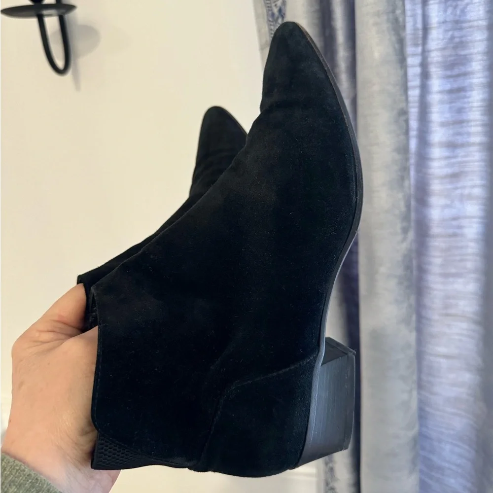 | Women's Size 10.5 Black Suede, Aquatalia Ital-ian made ankle booties.