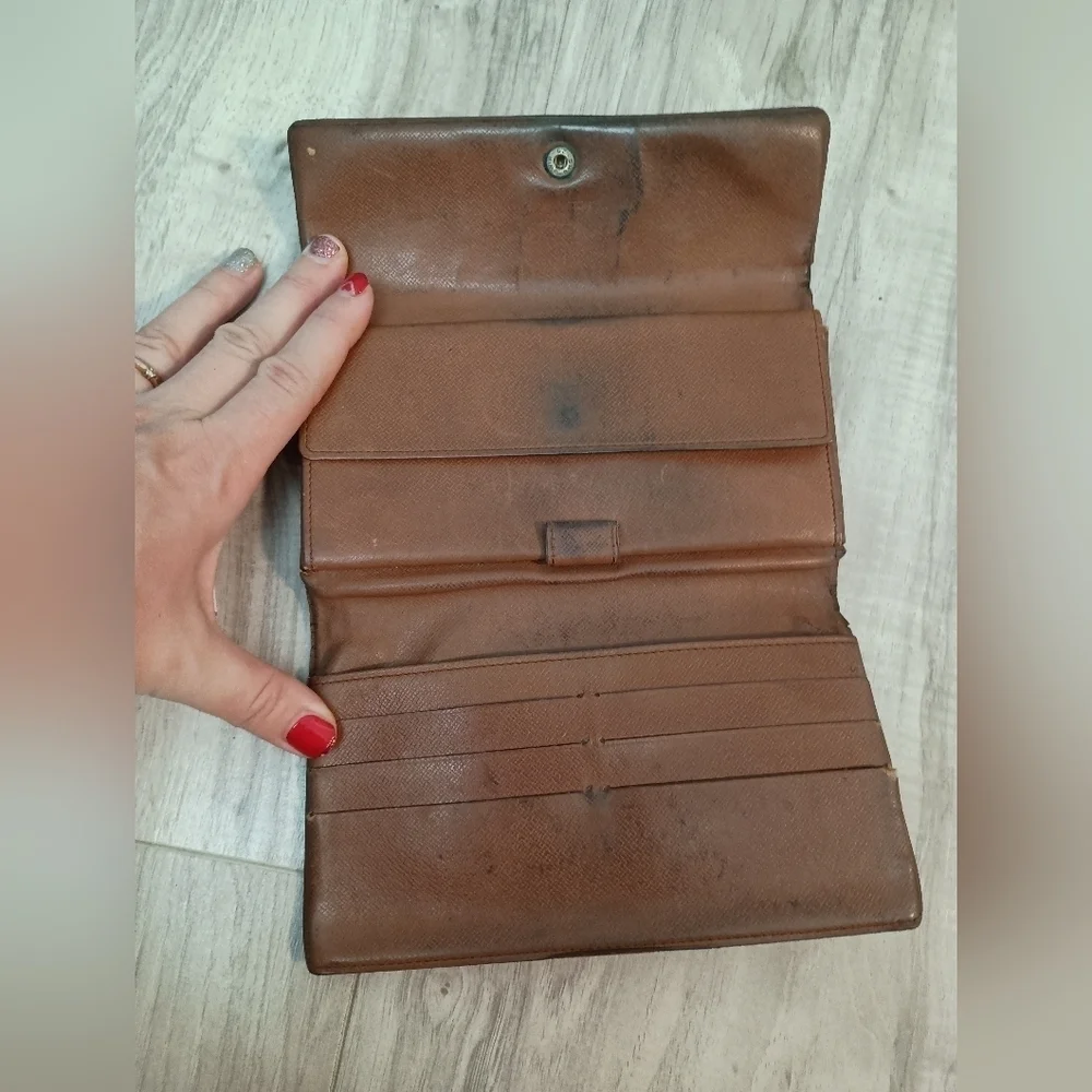 Louis Vuitton elegant louis