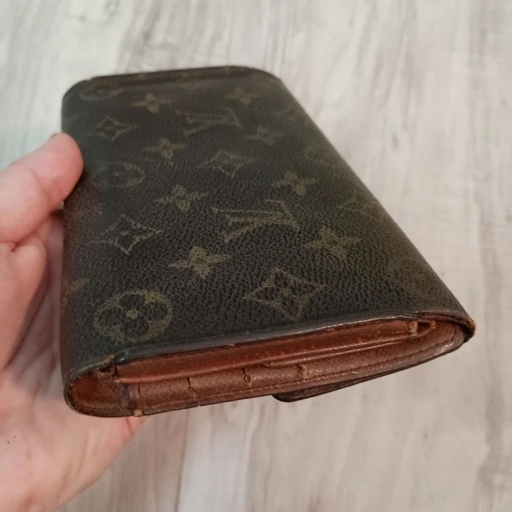 Louis Vuitton elegant louis