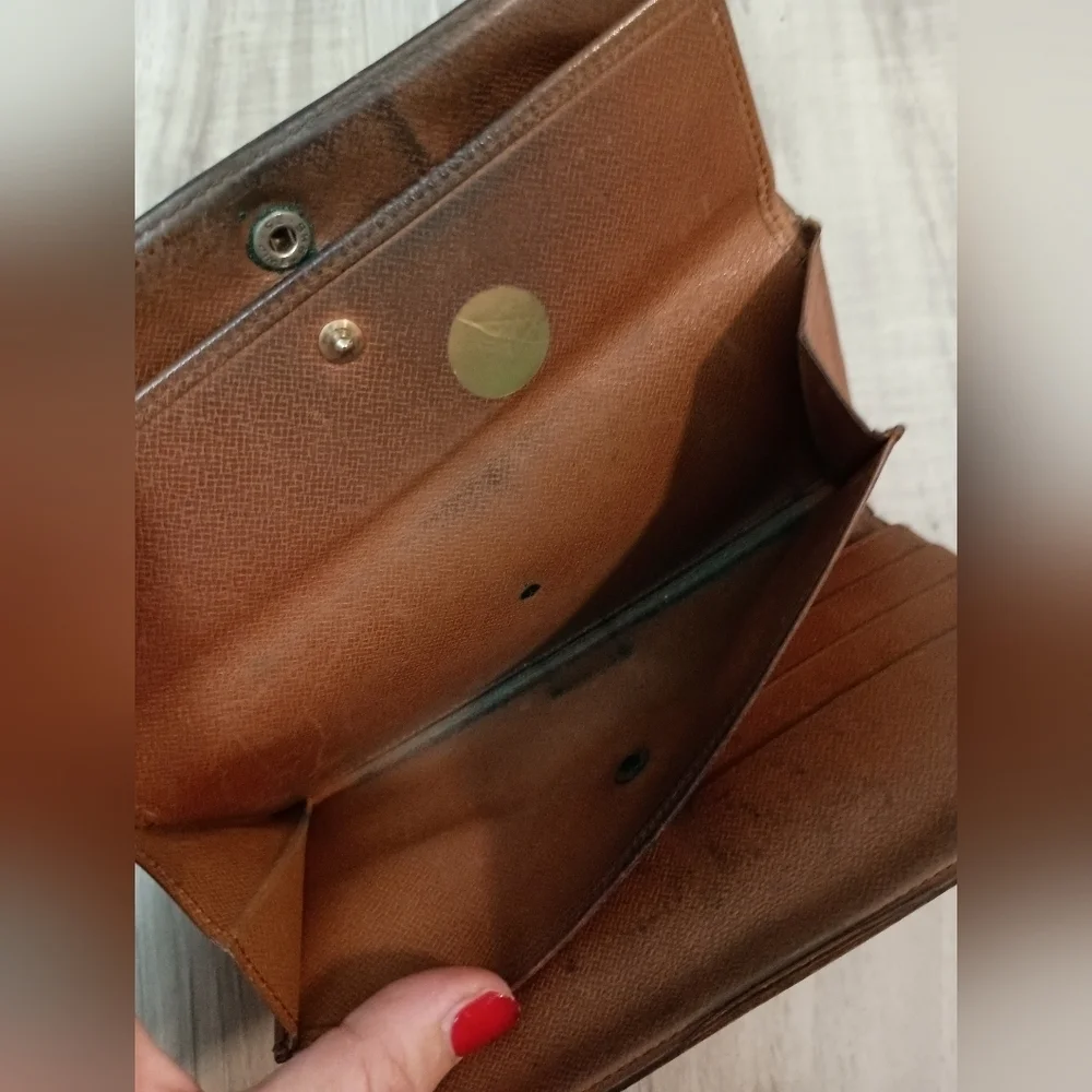 Louis Vuitton elegant louis