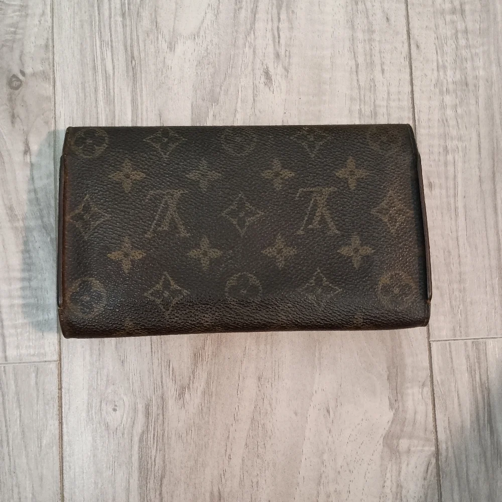Louis Vuitton elegant louis