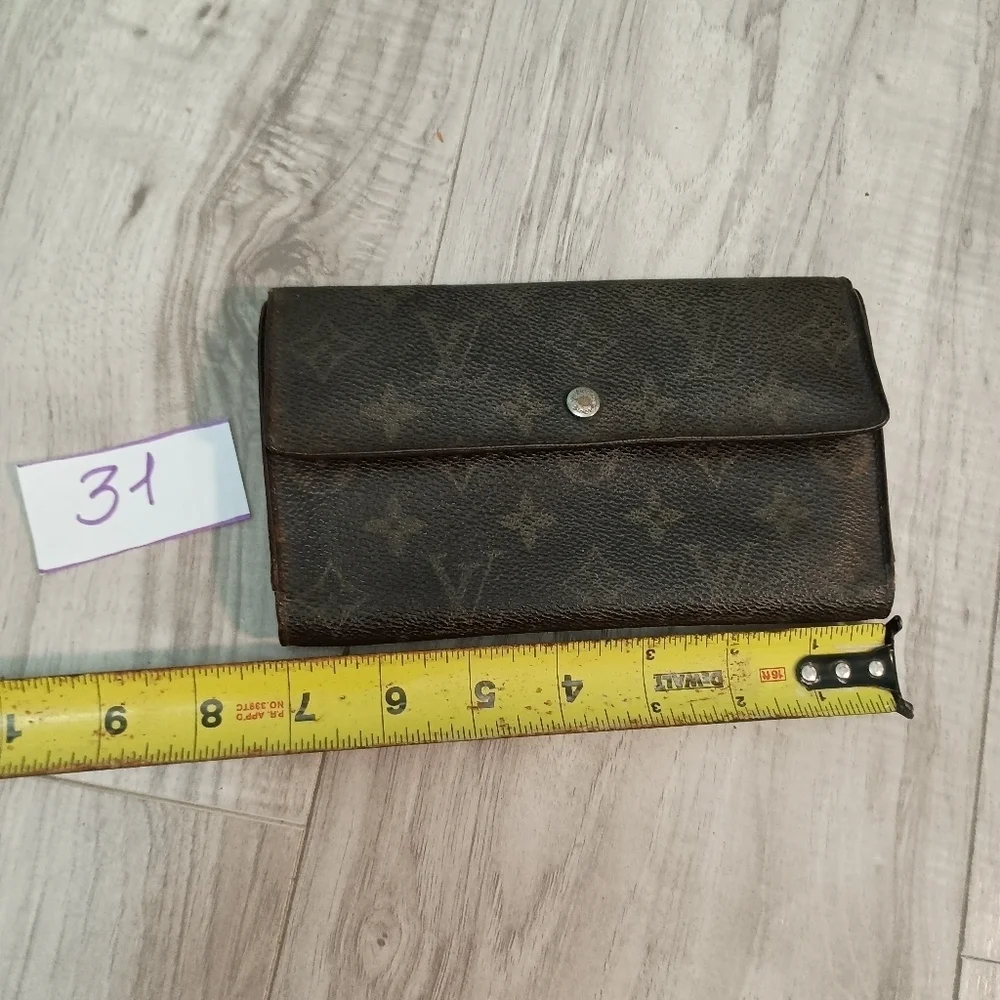 Louis Vuitton elegant louis