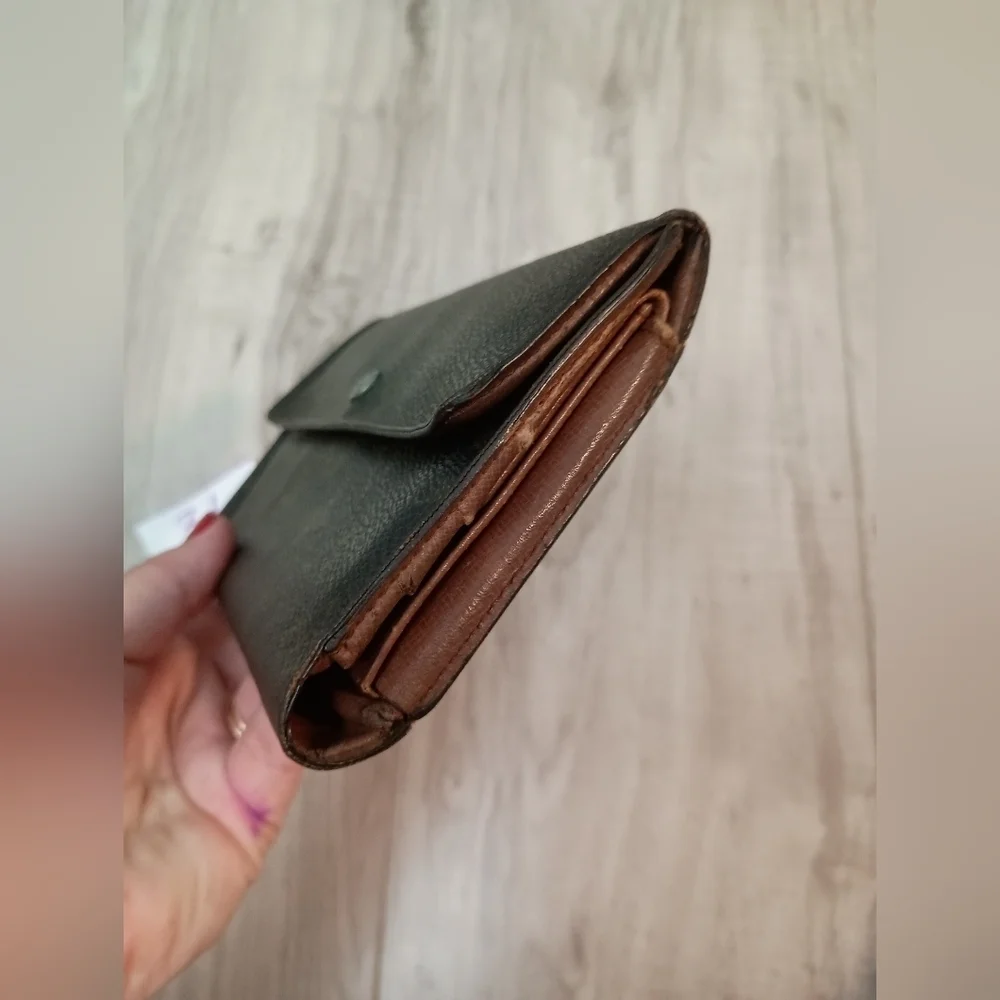Louis Vuitton elegant louis