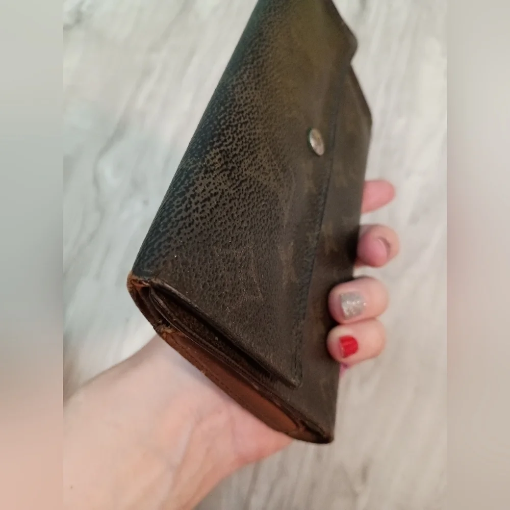 Louis Vuitton elegant louis