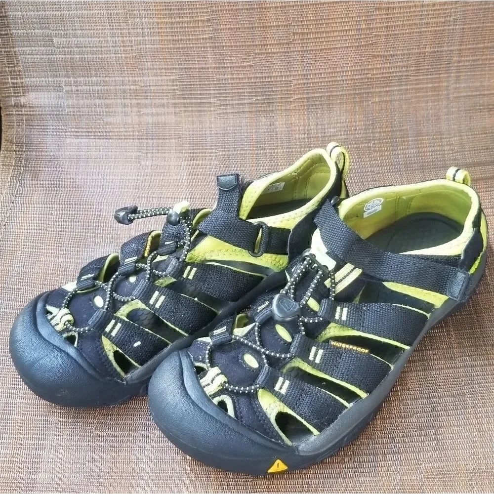 Women’s Keen hiking sandals sz 6(EU 38)