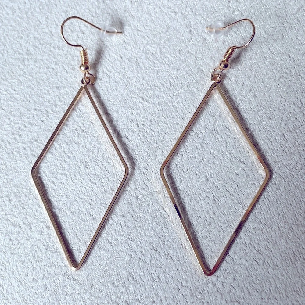Diamond shape dangle earrings