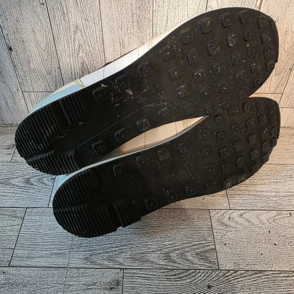 Nike Cream and Black Casual Sneakers