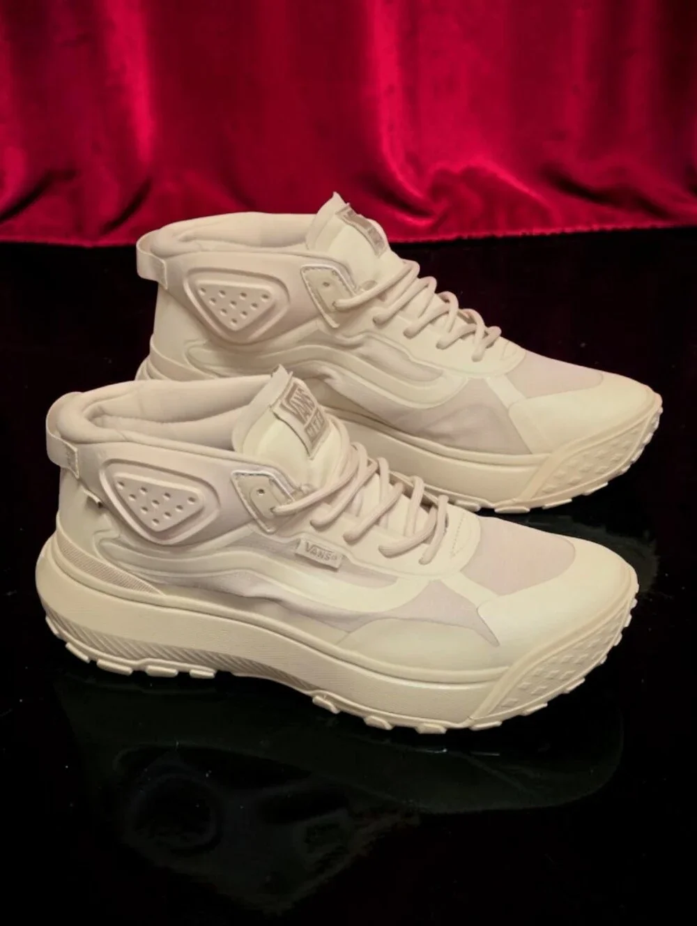 Vans MTE Crosspath Mid Cream Men’s 8.5  Women’s 10 New