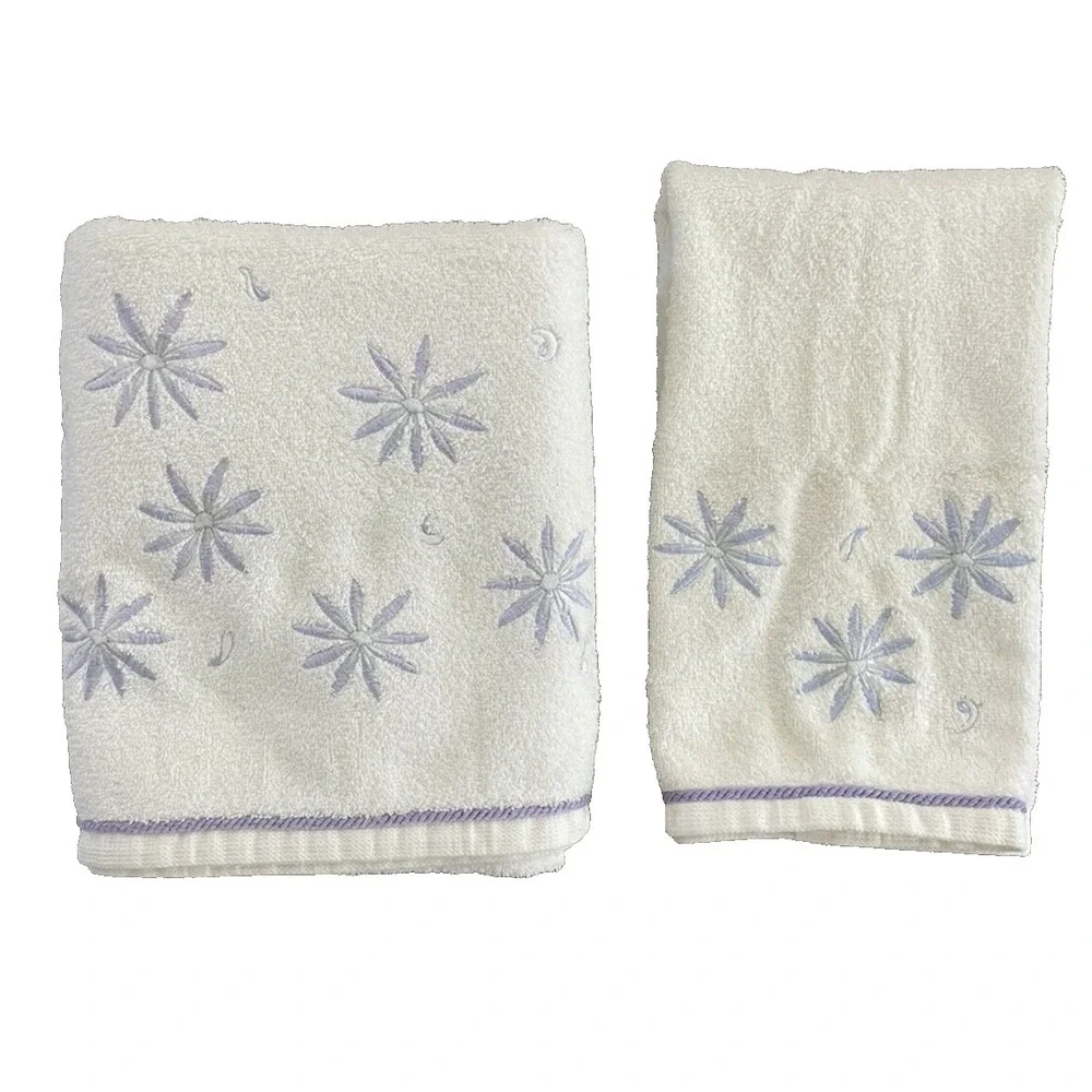 Vtg Penneys Home Collection White w/Embroidered Purple Flowers Hand/ Bath Towels