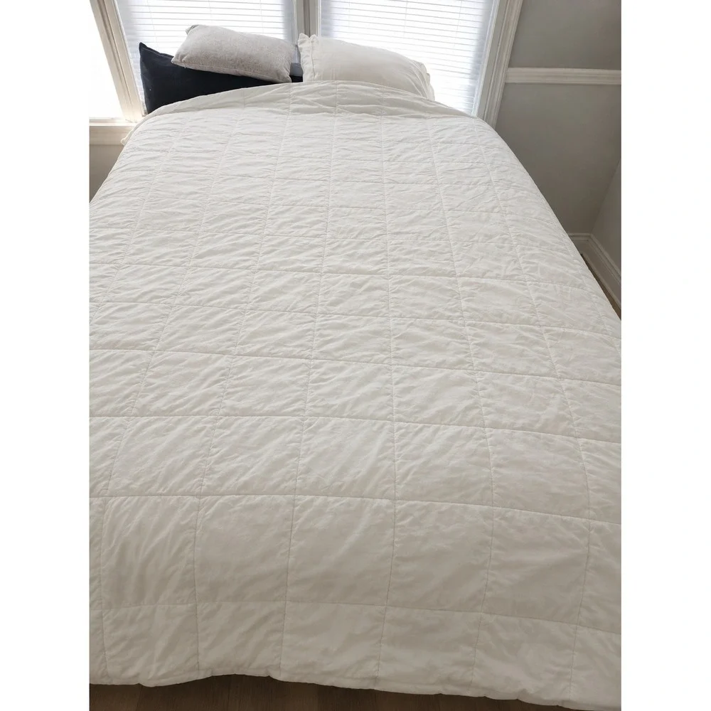 Luxury White Quilted Bedspread Square Lightweight Coverlet Minimalist Modern