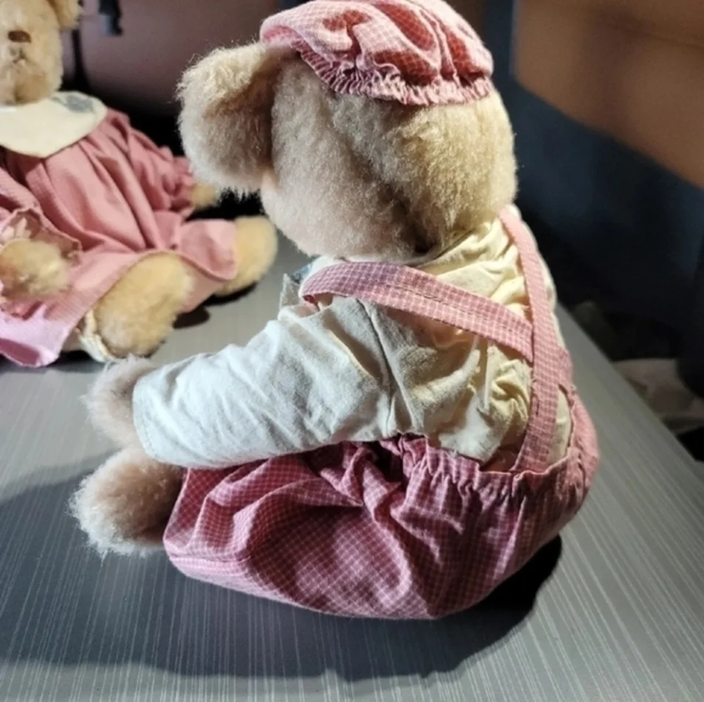 Vintage Ole Timey Bear‎ Couple.