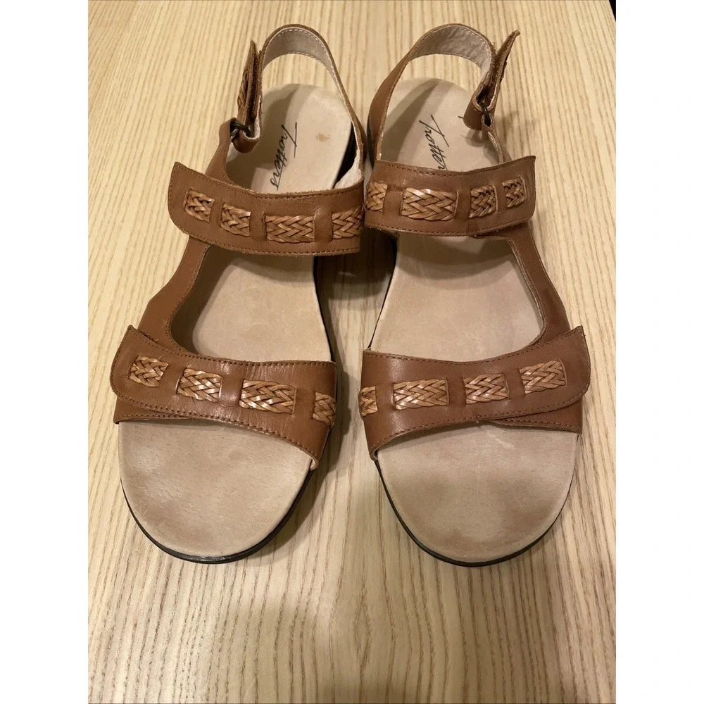 Trotters usps leather size
