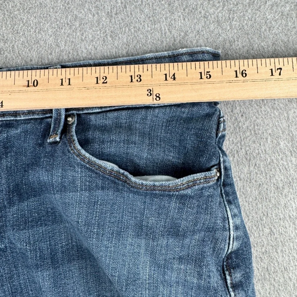 Levis pockets material