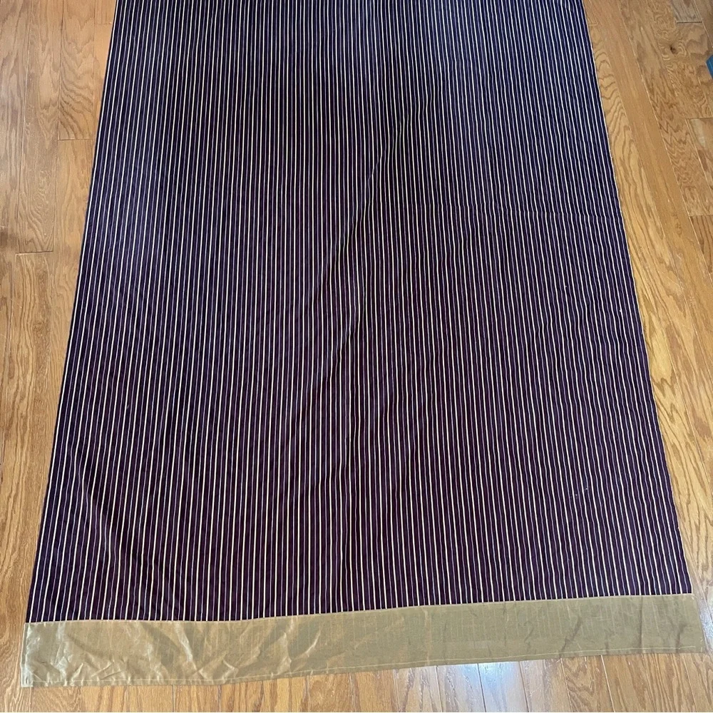 N/A maroon gold