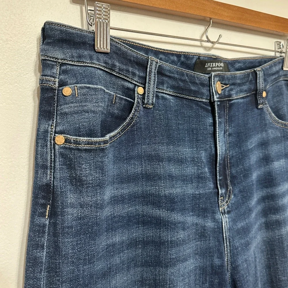 Liverpool Eco Stride High Rise Jeans Womens 12/31 Wide Leg Crop Flare Cut‎ Hem