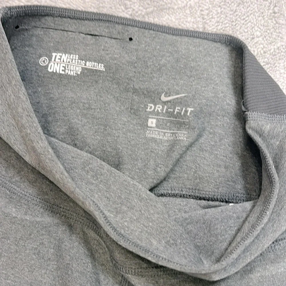 Nike Dri-Fit One Legend Pant‎ Athletic Performance Workout Leggings / Size Small