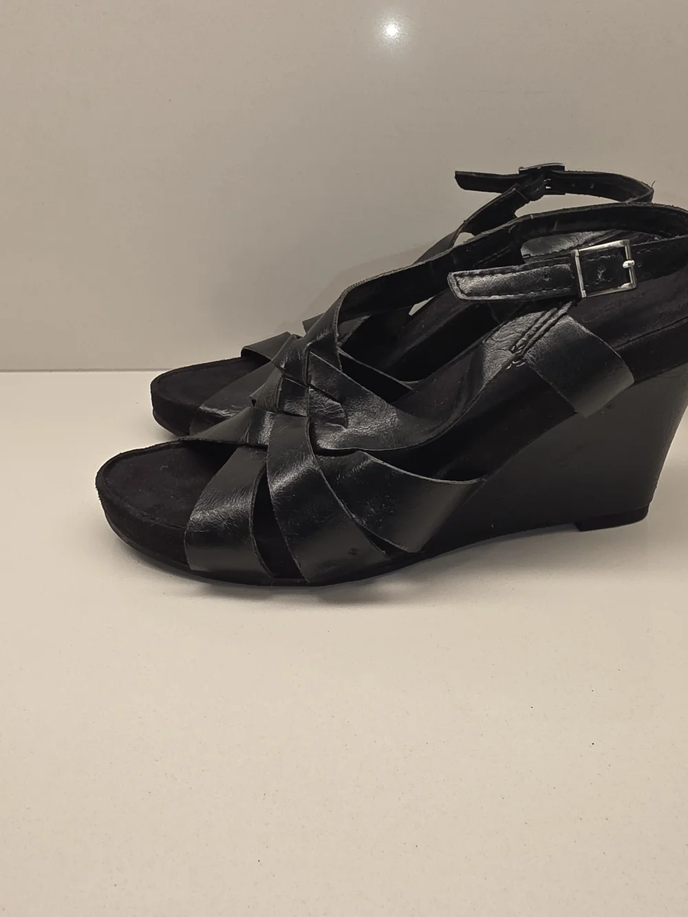 AEROSOLES black leather