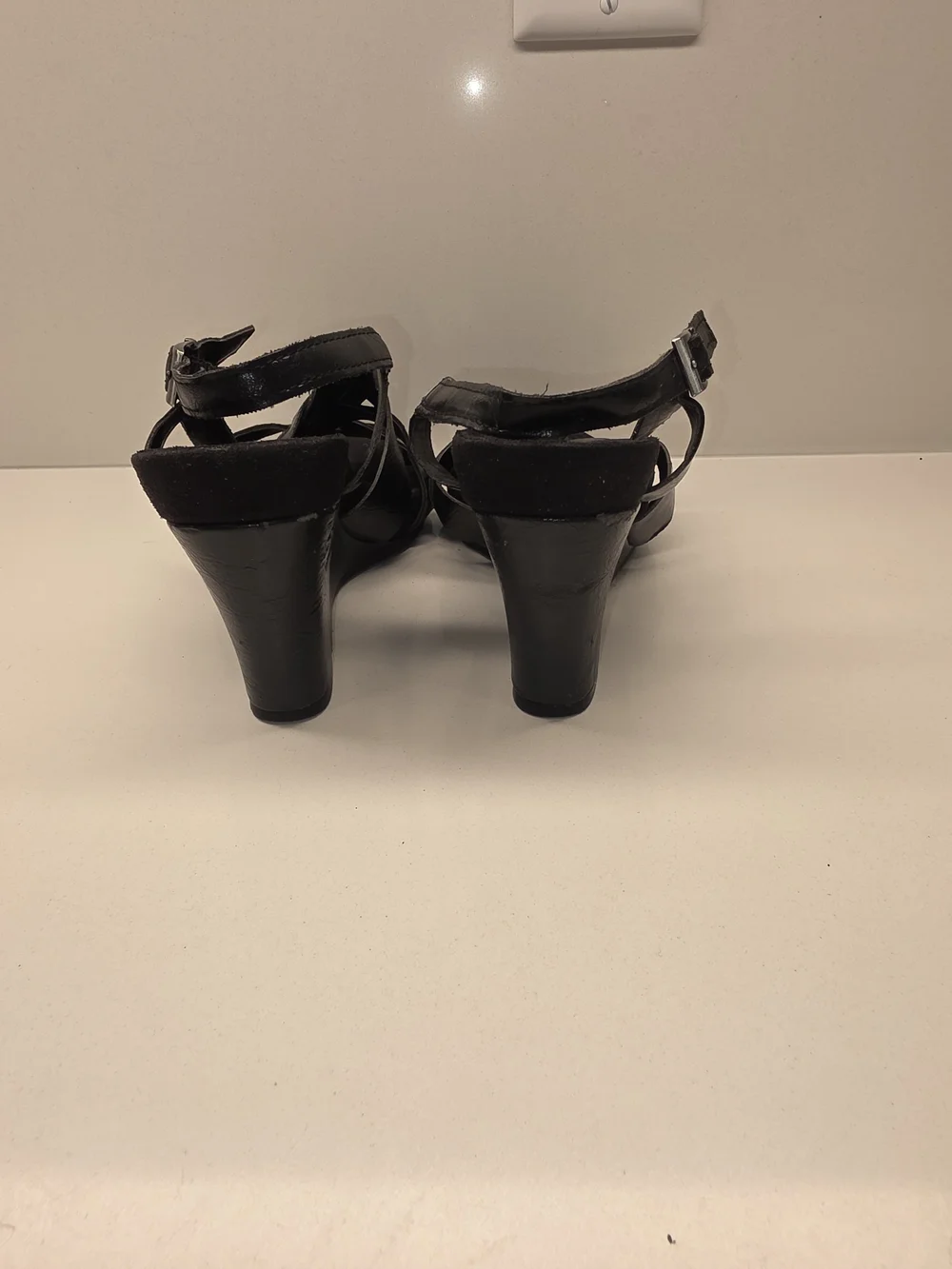 AEROSOLES black leather