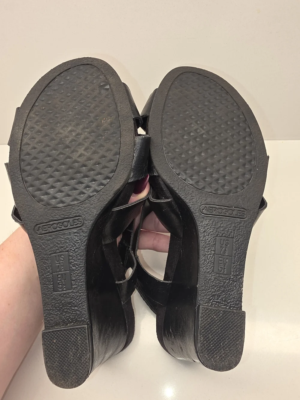 AEROSOLES black leather