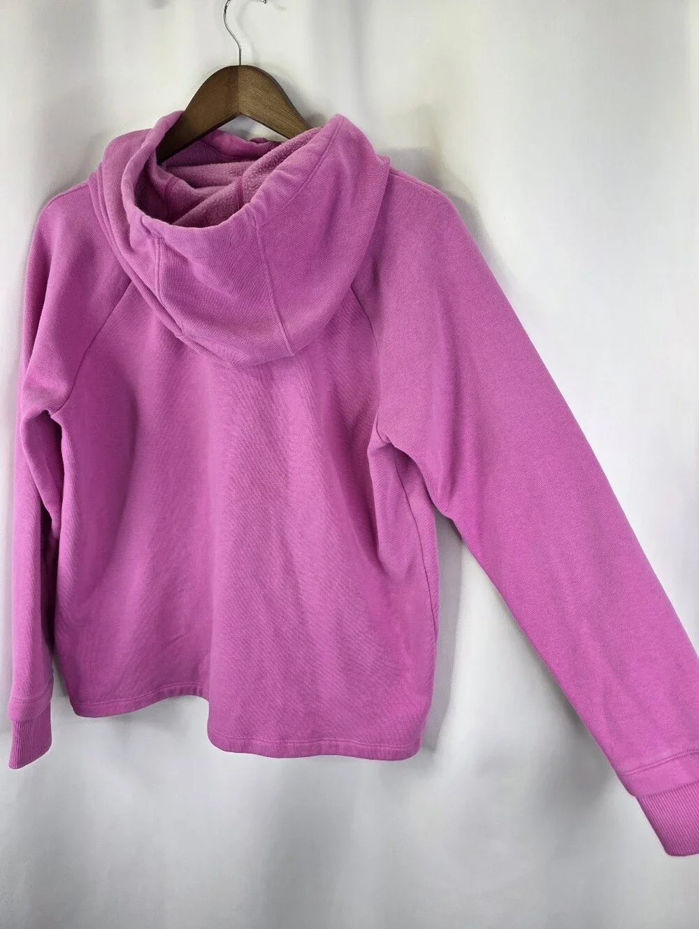 Under Armour Hoodie Women Medium Pink Loose Fit Pullover Sweatshirt Sweater Cozy