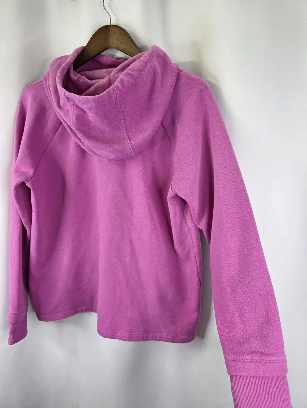 Under Armour Hoodie Women Medium Pink Loose Fit Pullover Sweatshirt Sweater Cozy