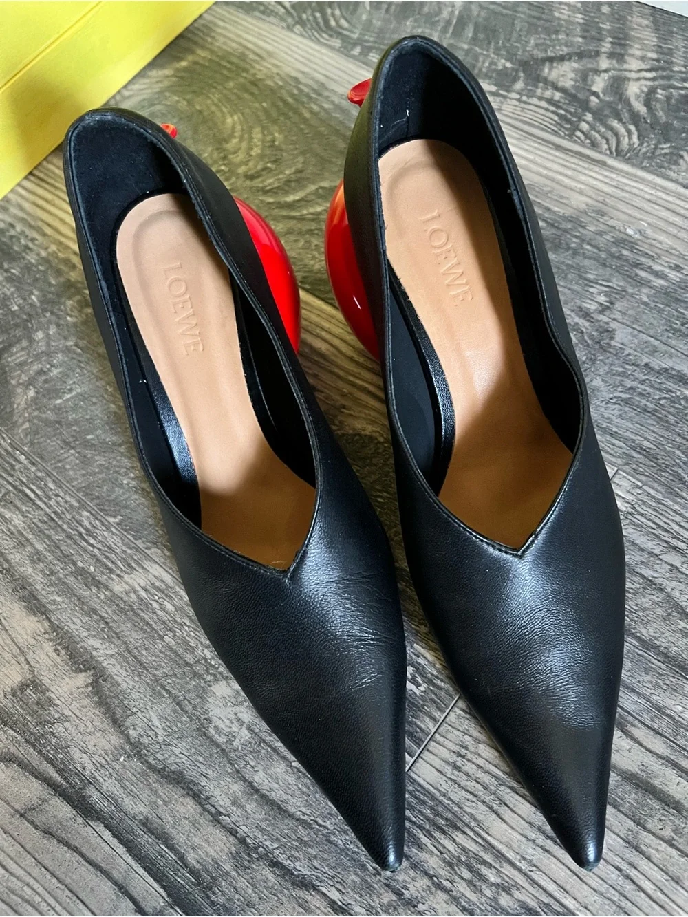 Red balloon Black Pointed Leather Pumps