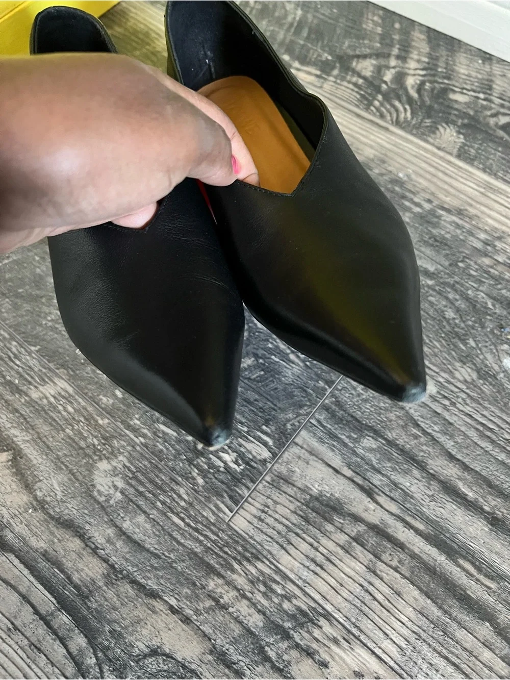 Red balloon Black Pointed Leather Pumps
