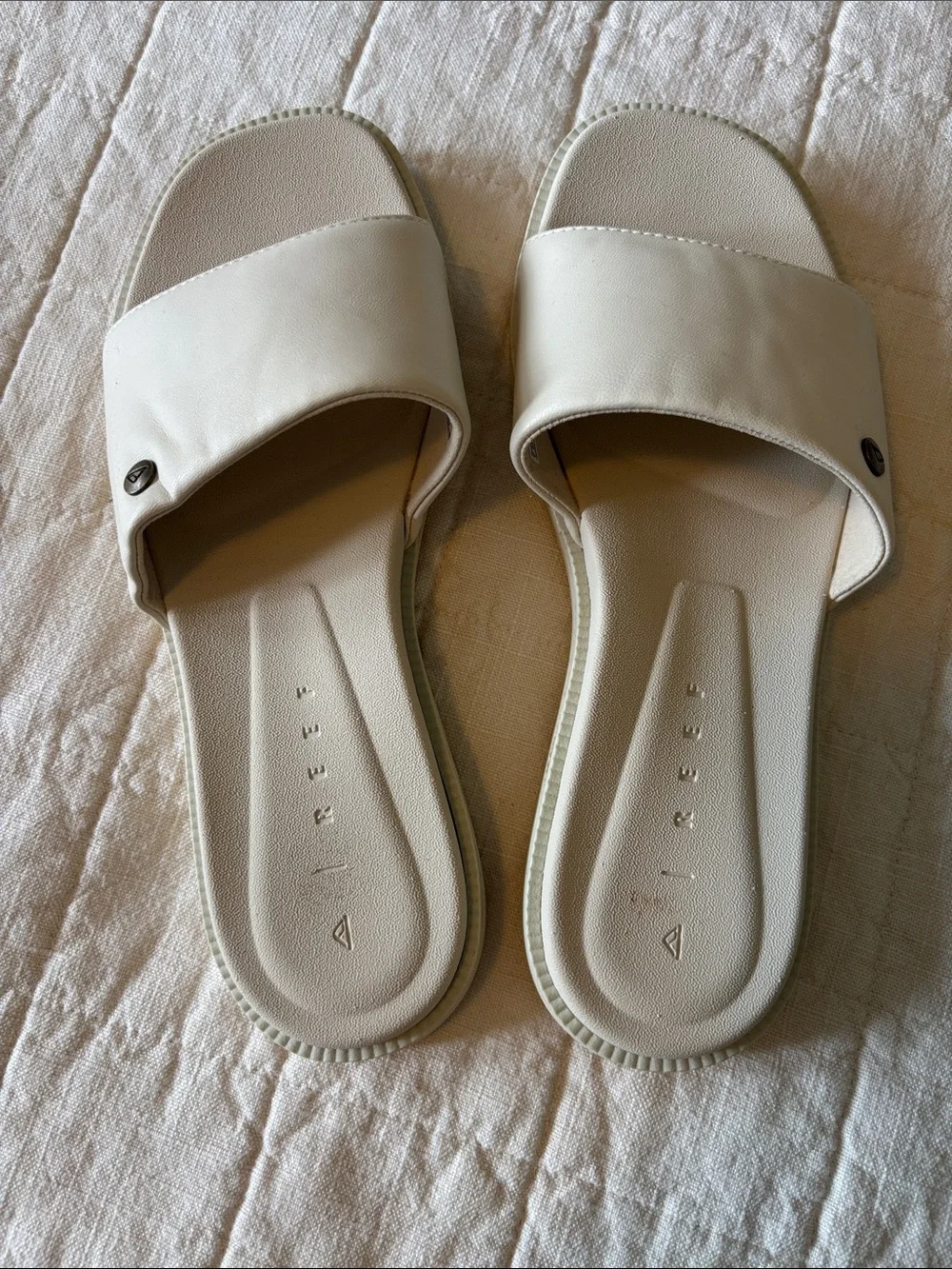 N/A cream slide