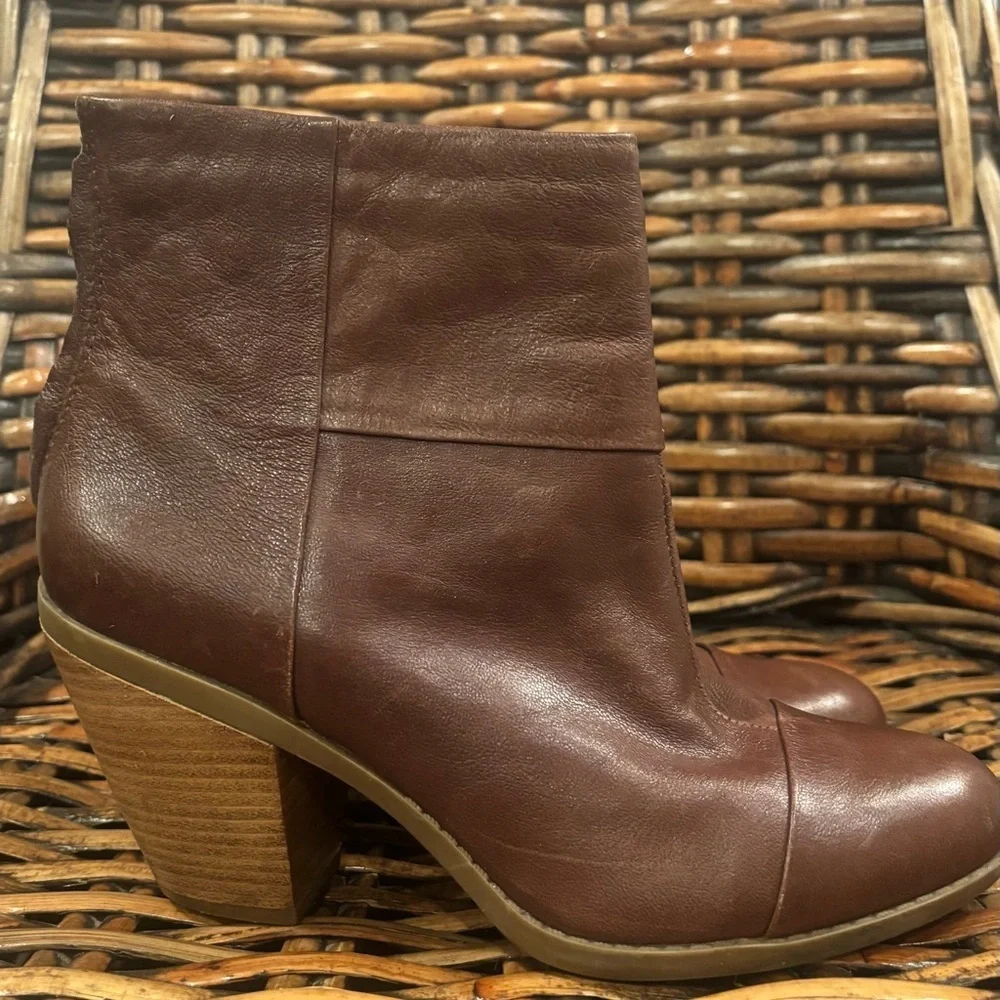 Bandolino genuine leather