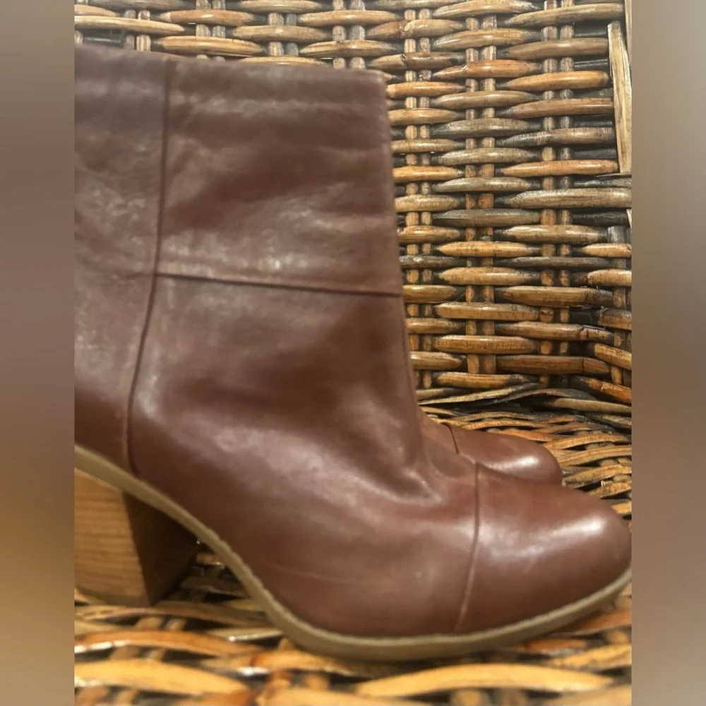 Bandolino genuine leather
