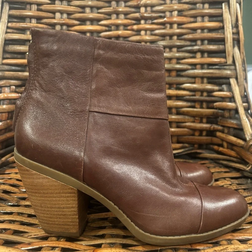 Bandolino genuine leather