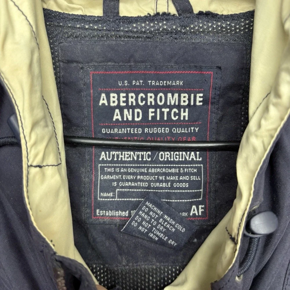 Abercrombie & Fitch shop confidence