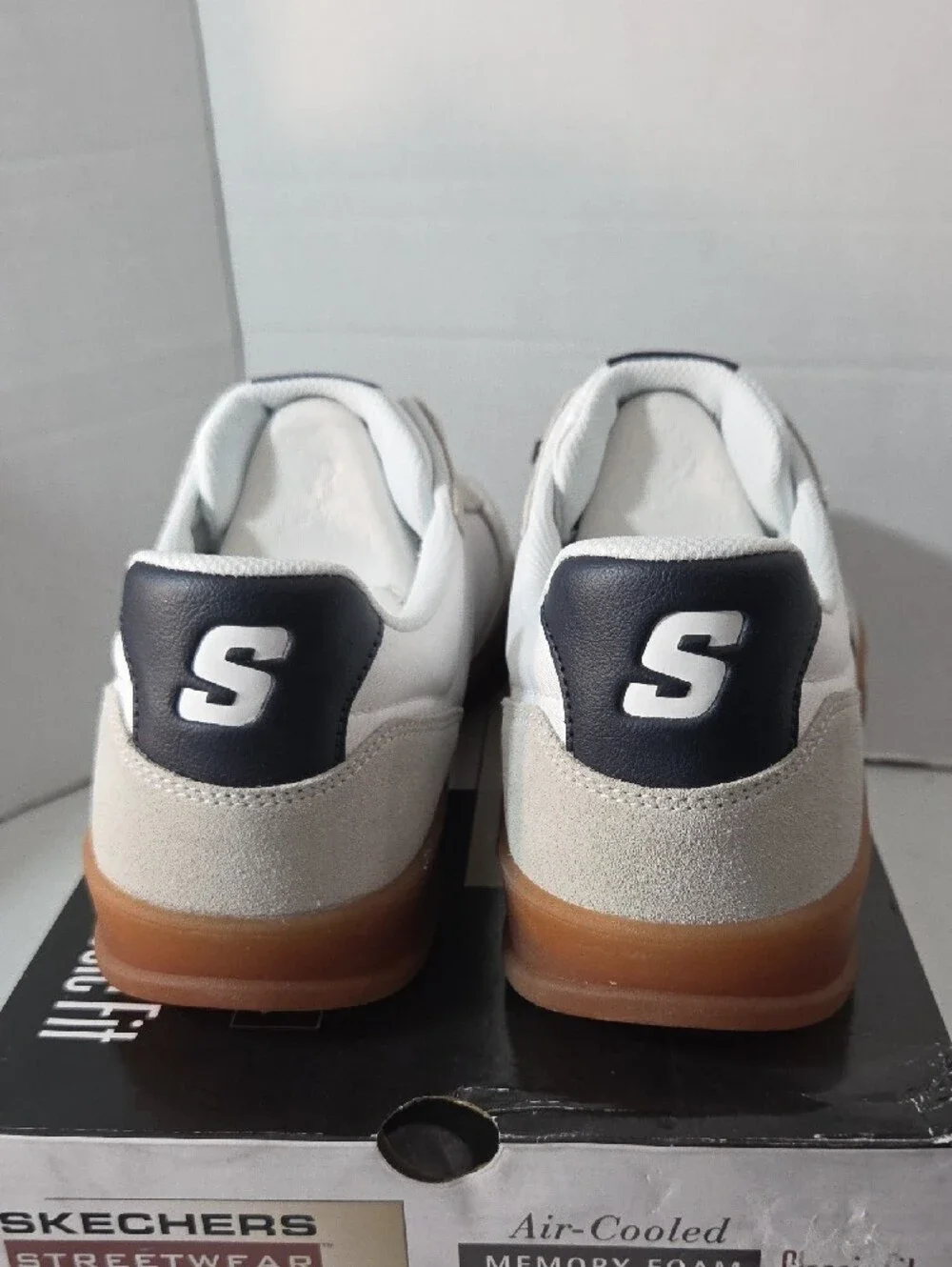 Skechers low top