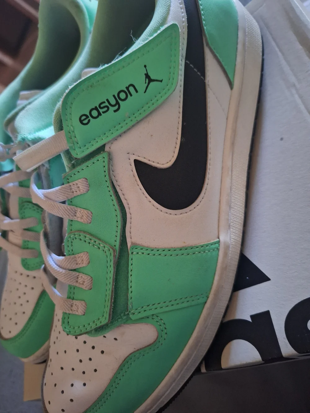 Nike EasyOn Low-Top Sneakers in Mint Green, White and Black