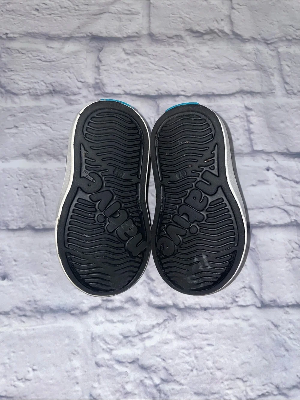 Native Miles (Black/White) size 7c